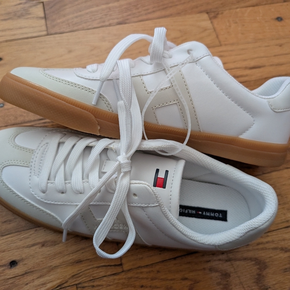 NWOT Tommy Hilfiger White & Beige Sneakers - Picture 3 of 9